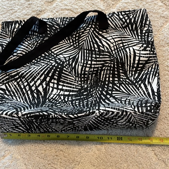 Set of tote and accessory zippered tote bags in black/white print - Picture 5 of 5